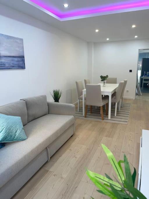 Lovely 2 Bedroom Apartment In South Lisbon Баррейру Екстер'єр фото