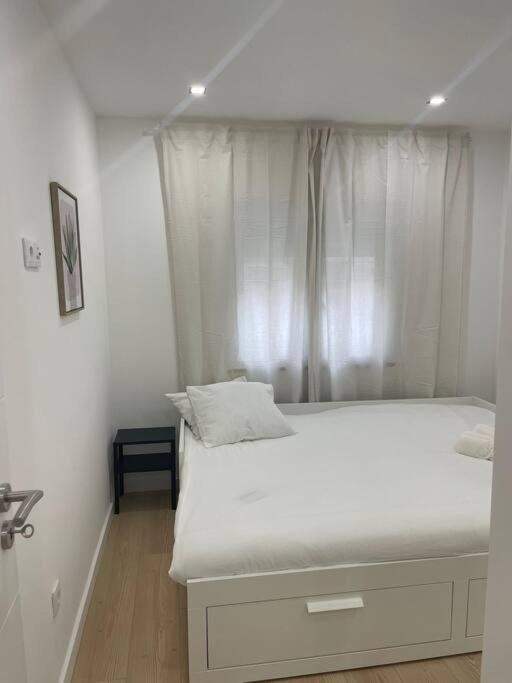 Lovely 2 Bedroom Apartment In South Lisbon Баррейру Екстер'єр фото