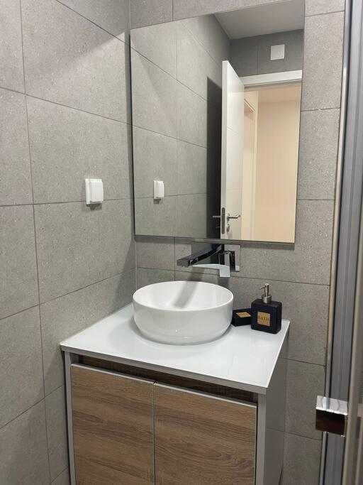 Lovely 2 Bedroom Apartment In South Lisbon Баррейру Екстер'єр фото