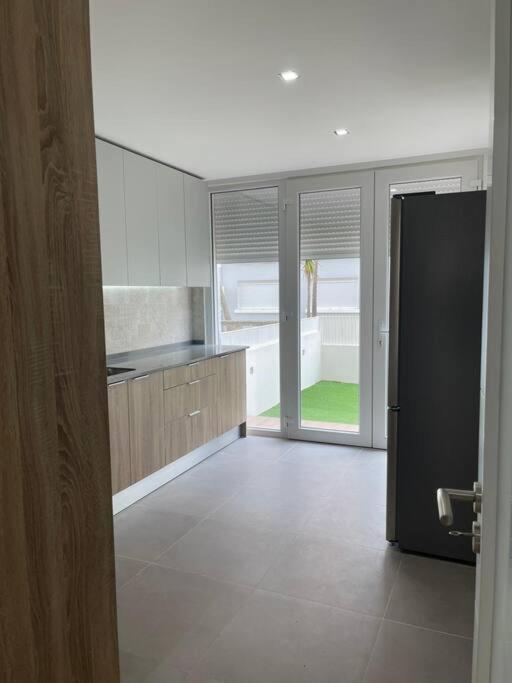 Lovely 2 Bedroom Apartment In South Lisbon Баррейру Екстер'єр фото